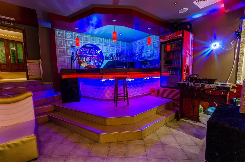 Hotel Cosmos Asenovgrad Ngoại thất bức ảnh