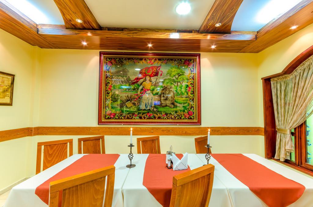 Hotel Cosmos Asenovgrad Ngoại thất bức ảnh