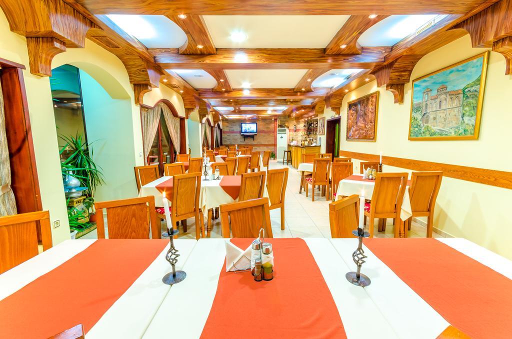Hotel Cosmos Asenovgrad Ngoại thất bức ảnh
