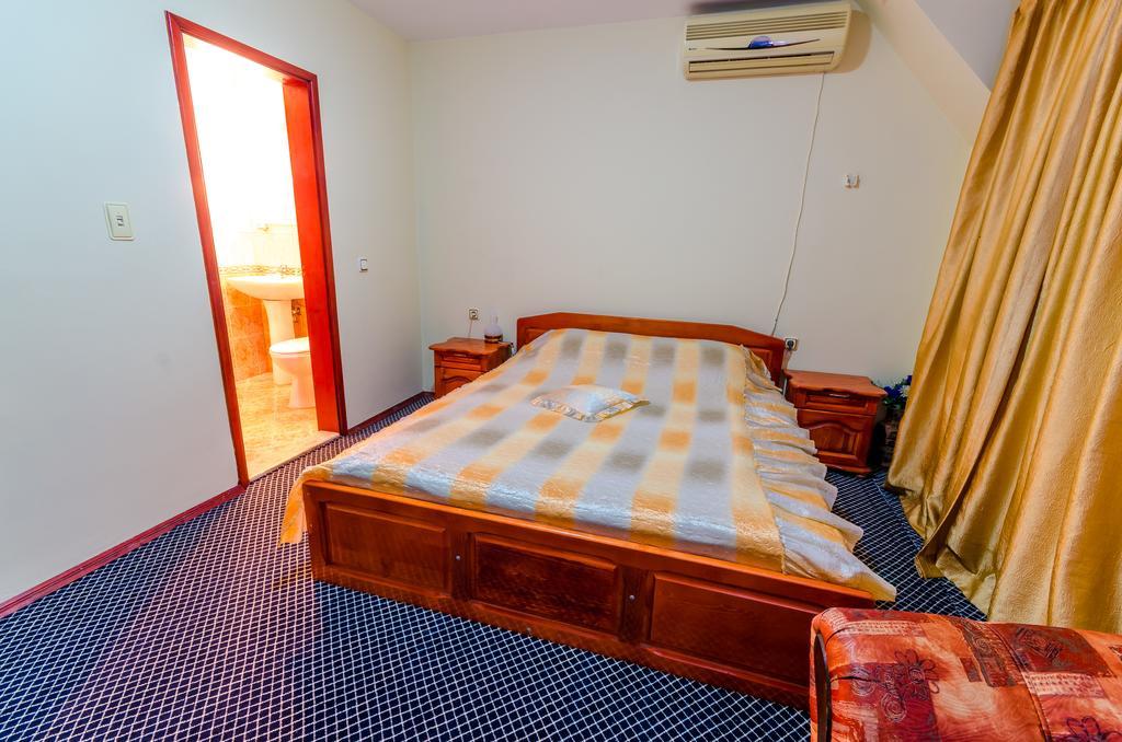 Hotel Cosmos Asenovgrad Ngoại thất bức ảnh